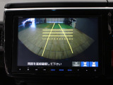 【バックカメラ】シフトを「R」の位置に入れると、自動的に画面がカメラ映像に切り替わり後方の視界をサポートする必須装備です!