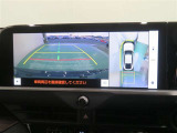 パノラミックビューモニター搭載。カメラで車両周囲の状況を映し出すため、狭い場所での駐車などに役立ちます。