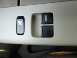 前席の窓の開閉は電動になりますので、便利ですよね。