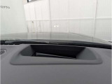 ヘッドアップディスプレイ装備です。運転時の視界に様々な情報が投影されます。