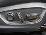 運転席はパワーシートなのでお好みのドライビングポジションに調整可能です♪