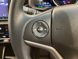 ステアリングにオーディオ操作スイッチが付いています。オーディオ画面に直接タッチしなくても操作が出来ますので、運転に集中できます。