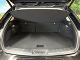 積み下ろしのしやすいデッキにはたっぷりと荷物を積み込んでいただけます。遊びから仕事まで、様々なシーンで頼れます♪