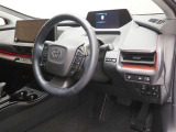 見通しのよいすっきりとした視界で、誰でも運転しやすいです。運転のしやすさは疲れにくさにも繋がります