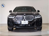 【キドニーグリル】BMWは約90年もの間、ほぼ全ての車両にひと目でBMWだと分かるこの特徴的なフロントグリルが備えられ、デザイン・アイコンとして親しまれてきました。