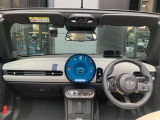 弊社お客様より頂いた下取車やデモカーが在庫の多くを占めています。車の経歴や整備記録が分かり、ご安心してお車をお選び頂ける正規ディーラーならではのラインナップでございます。
