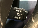 【クルーズコントロール】高速道路もラクラク走行。アクセルを離しても一定速度で走行ができ、長距離運転時の負担を軽減!加速・減速も簡単なスイッチ操作で調整できます。