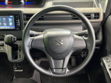 インテリアに合わせたデザインのステアリングは、運転される方のことも考え、運転しやすい形状、大きさです。是非一度、実際に触ってお確かめください。