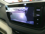 バックカメラを装備しております。駐車時に大変役立ちますよ♪運転が苦手な方の味方になってくれます。