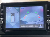 【アラウンドビューモニター】車を上から見下ろしているかのような映像で周囲の状況がひと目で確認、狭い駐車場に駐車するときも安心です♪