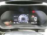 とっても見やすいメーターです。夜間時はラグジュアリーな気分にさせてくれる照明が魅力ですので、夜のドライブも楽しみになりますよ♪