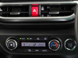 車内を快適に、オートエアコンを装備しています。