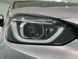 LEDヘッドライトは、点灯の瞬間から最大光量を発揮し、突然暗くなるトンネルなどでの安定感を高めます。