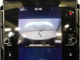 人気のフロントビューモニター装備。フロントグリルのカメラ映像を11.6インチディスプレイに表示。自車の前方の様子が確認可能です。見通しの悪い交差点や駐車・発進時などの前方確認をサポートします。
