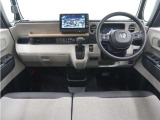 ◆視界広々で非常に運転しやすくロングドライブでも疲れを感じさせないすっきりとまとまったインパネ周りです。