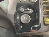 狭い駐車場で便利な電動格納ドアミラーが付いています。