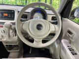インテリアに合わせたデザインのステアリングは、運転される方のことも考え、運転しやすい形状、大きさです。是非一度、実際に触ってお確かめください。