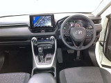 運転席周りのレイアウトをご覧ください。ナビゲーションが綺麗に装着されすっきり収まってますね!