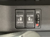 【両側パワースライドドア】両側がパワースライドドアになっており、運転席のスイッチやスマートキーでも開閉が可能です!開口部も広いので乗り降りも楽々♪