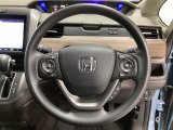 ハンドルにHondaセンシング系のクルーズコントロールやレーンキープアシストなどのスイッチと、オーディオの操作スイッチが装備されています。ハンドルから手を離さず安全に操作できます。