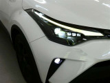 LEDヘッドライトです。デザイン性がよくとても明るいので、夜間の走行や悪天候でも安心です。しかも長寿命!