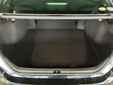 トランク収納スペースをご確認ください。荷物の積み下ろしがしやすい広さを確保しており、日常使いからレジャーまで幅広く活用できます。