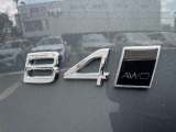 B4モデルはエンジンスタートが非常に静か。かつ発進時にもスターターモーターによるアシストがかかり滑らかで力強い走り心地です。プレミアムモデルにより相応しい仕上がりとなりました。