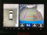 バックギアに入れますとご覧のような画像に自動的に切り替わります。車庫入れ時に役立ちます。