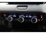 運転席と助手席の温度設定の変更が可能な左右独立タイプのデュアルエアコンです♪♪♪暑がりな人・寒がりな人も誰もが車内を快適にお過ごしいただけます♪♪♪