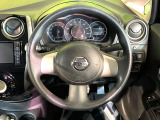 インテリアに合わせたデザインのステアリングは、運転される方のことも考え、運転しやすい形状、大きさです。是非一度、実際に触ってお確かめください。