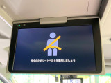 【フリップダウンモニター】大画面モニターで後席でもエンタメをお楽しみいただけます。小さなお子様にも大人気の装備です♪