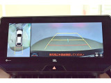 パノラミックビューモニター付きです。車両を上から見たような映像をディスプレイオーディオ画面に表示。運転席からの目視だけでは見にくい、車両周辺の状況をリアルタイムでしっかり確認できます。