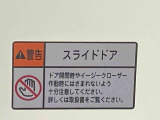 見た目が大事!な外装はぴかっとキレイに磨いており、経年のくすみもよみがえっております。ヘッドライトやドア周辺を磨く際にはマスキングテープを使用して保護しながら丁寧に作業をしております。