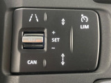 ◆アダプティブクルーズコントロール『高速道路を走行中あるいは渋滞した道路を走行中、前方の車両が速度を落としたり停止した場合に安全な車間距離を保ちます。前方の車両が速度を上げると自車も速度を上げます。』
