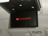 【大画面の後席モニター】大迫力でTVやDVDなどの動画を楽しめます。お子様やロングドライブには必需品ですよね!