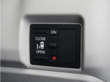 ◆片側電動スライドドア◆狭い駐車場でも乗り降りが楽々♪お子様が隣の車にドアを当ててしまう心配もございません!小さなお子様連れの方もこれで安心。