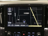 純正ナビを装備。タッチパネル式で使いやすく、お出かけもラクラクです。