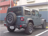 後方には障害物センサー装備!駐車が不安な方にとってバックカメラと併用でき頼もしい装備です!