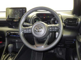 運転席まわりです。 各操作スイッチは使いやすい位置に配置されてます。
