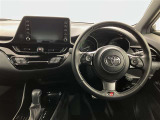 「中古車ハイブリッド保証」付き。ハイブリッド機構を無償で保証します。保証期間は、初度登録年月から10年目まで、またはロングラン保証が終わってから3年間。ただし累計走行距離が20万km以内です。