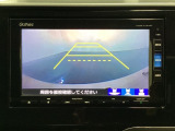 バックでの車庫入れも安心です! リアカメラが付いているバックモニター付のナビを装備しております。操作線もついており距離感も画面から確認できます。