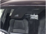 ドライブレコーダー装備:車の走行中の主に外観を中心に記録する撮影機材です!交通事故発生時の責任の所在を明確にしたり、観光等を記録するのにも役立ちます!