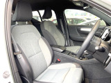 VOLVOのシートは人間工学に基づいた設計となっており、長時間の運転でも疲れにくいと定評があります。当店ではモデルにより試乗可能なお車もご用意しておりますので、ぜひ座り心地をご体感ください。