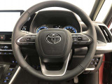 ハンドルは車を運転する上で、ずっと握っている重要なパーツです。手にフィットする物がいいですよね♪