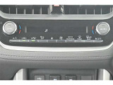 お好きな温度に設定すれば自動的に温度を調節、車内を快適空間に仕上げてくれます。