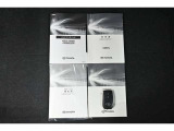 保証書・記録簿・取扱説明書と揃っております。キーの電池は新品にお取替えしてから納車させていただきますので安心してお乗りください。