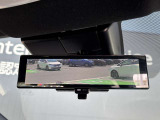 スマートルームミラーも付いています。後方ピラーや荷物、後席に同乗している方や曇りなど視界が遮られた場合でも後方カメラからの映像で安全確認をすることができます。