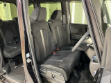 乗降がしやすい運転席。高さが調節できて小柄な方でも運転しやすいポジションをとることができます。