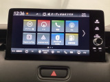 HondaCONNECT対応の便利なナビディスプレー。お持ちのスマートフォンと連携して、ナビやBluetoothでの音楽再生が可能です。デザインはもちろん、操作性も良好です。