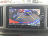 【リアカメラ】運転が苦手な方も車庫入れラクラクです!ギアをリバースに入れれば自動的にモニターが切り換わりますので、面倒な操作は不要です。狭い駐車場もお車を傷つけず安心です!